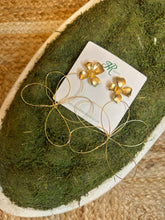 Load image into Gallery viewer, Lorraine Studs Gold